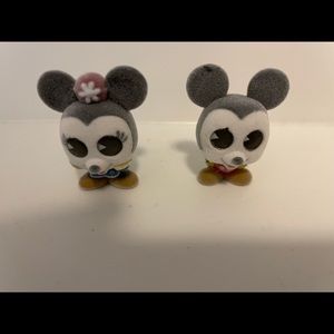 - FLOCKED MICKEY AND MINNIE DOORABLES -